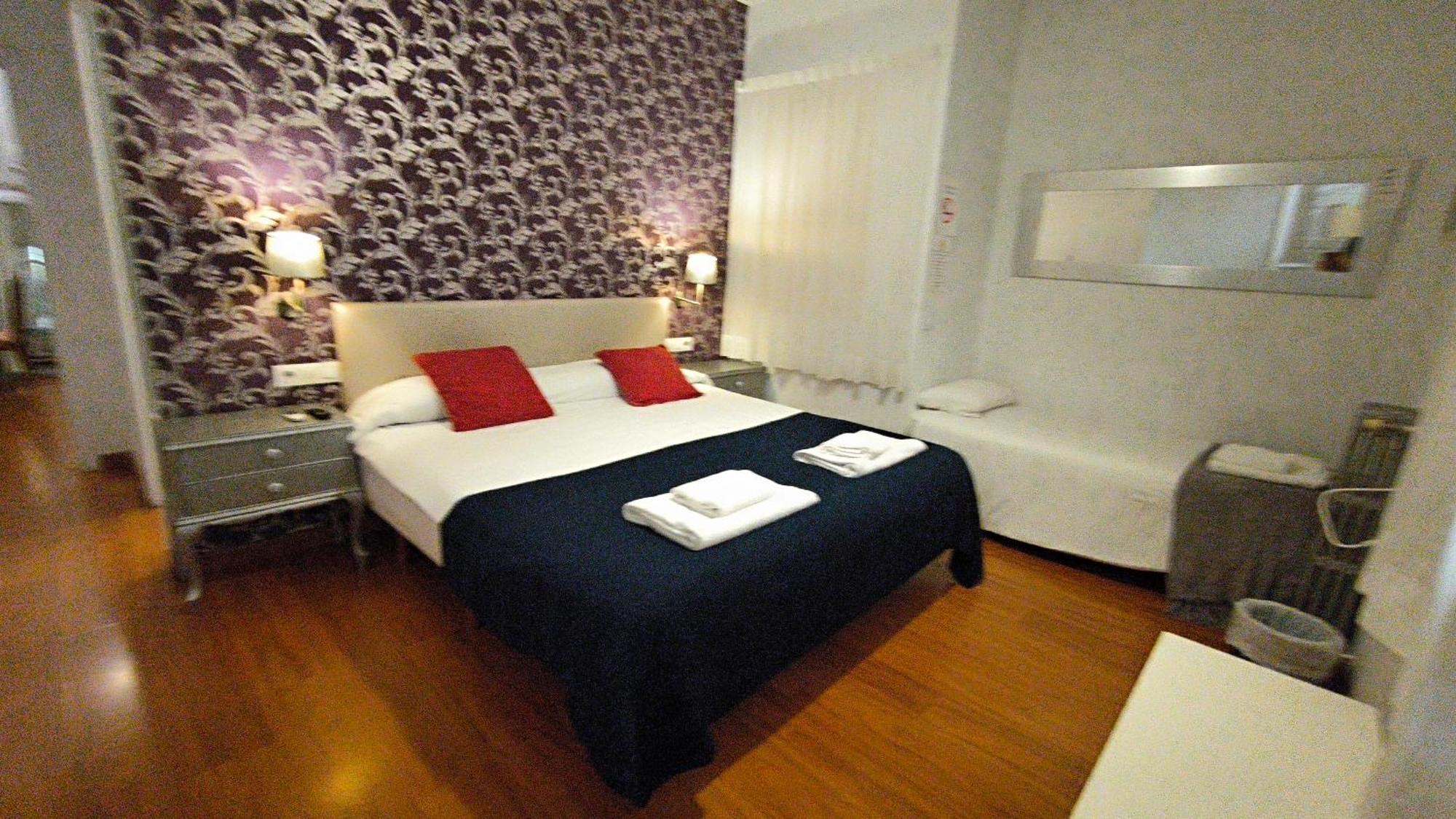 7 Moons B&B Валенсия Экстерьер фото