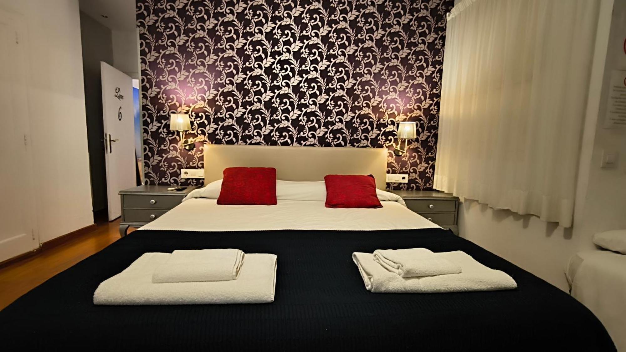 7 Moons B&B Валенсия Экстерьер фото