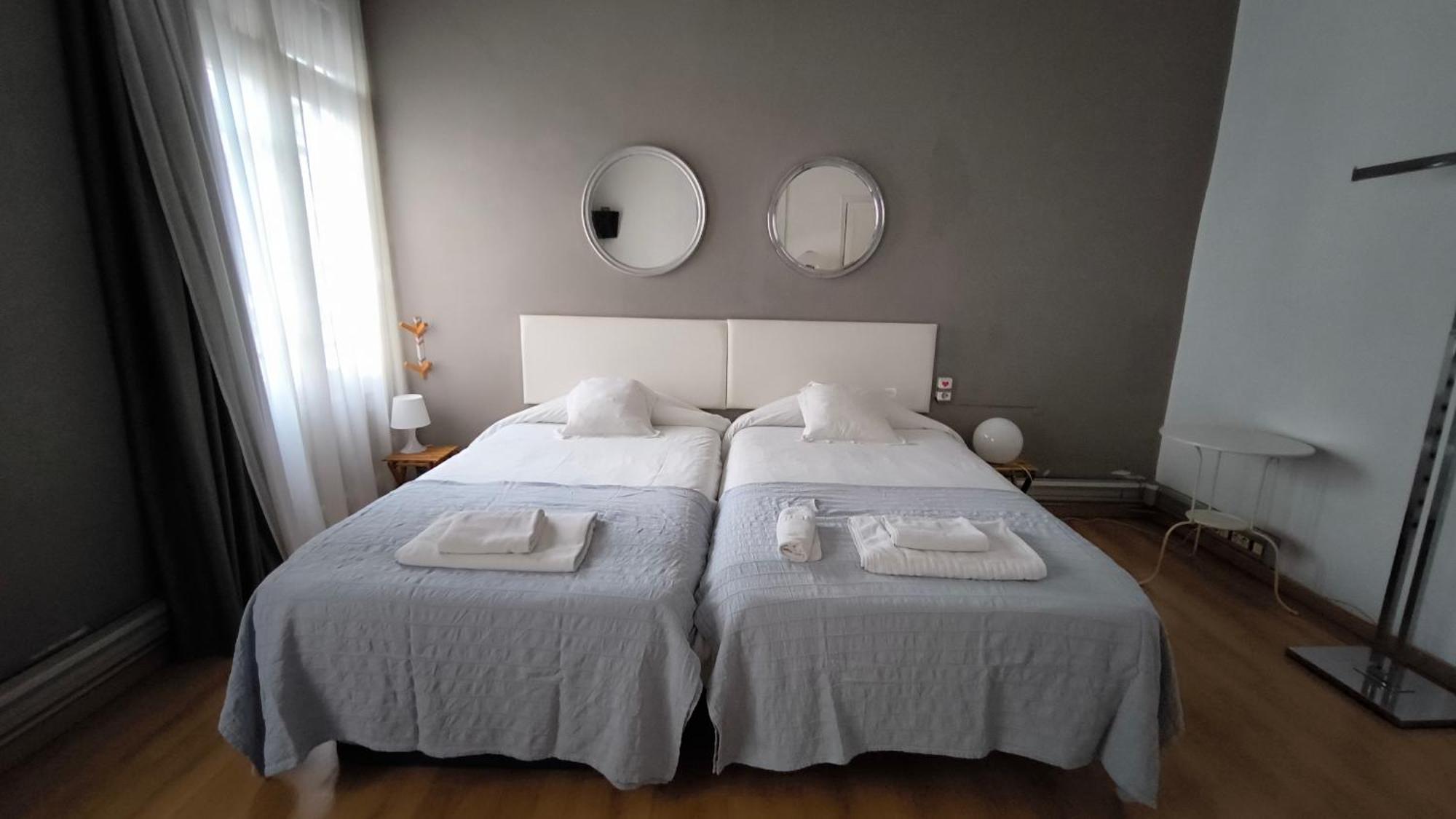 7 Moons B&B Валенсия Экстерьер фото