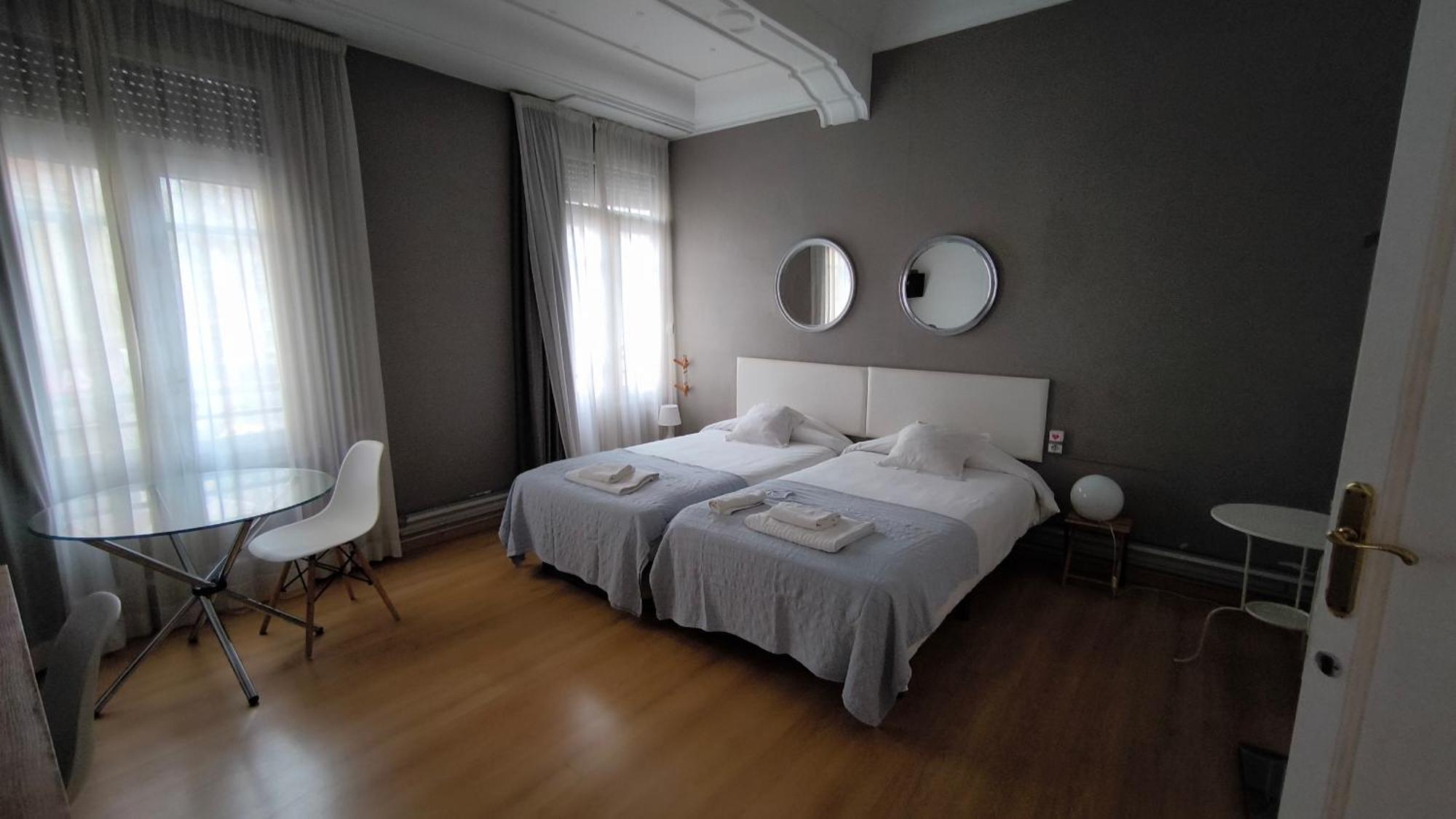 7 Moons B&B Валенсия Экстерьер фото