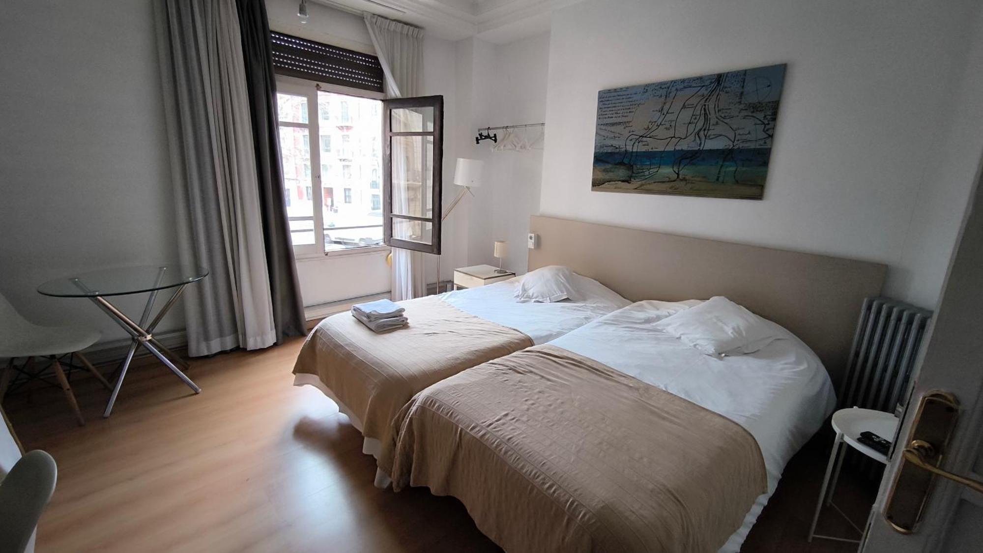 7 Moons B&B Валенсия Экстерьер фото