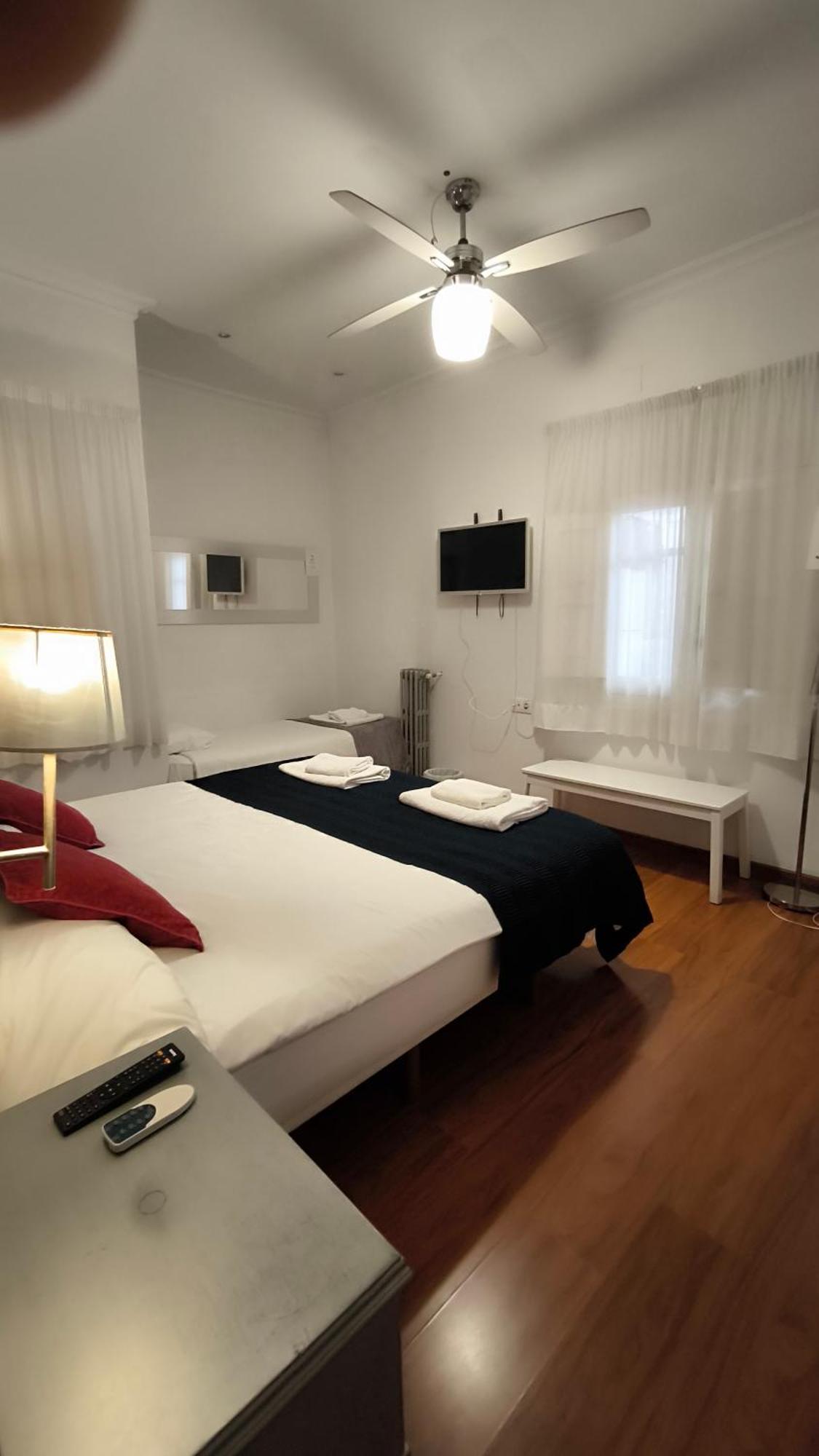 7 Moons B&B Валенсия Экстерьер фото