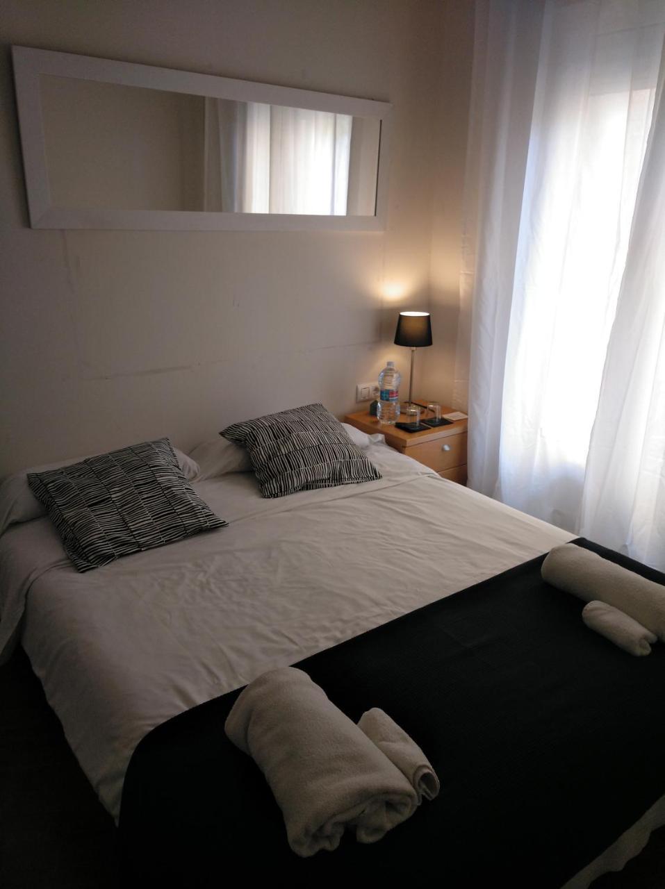 7 Moons B&B Валенсия Экстерьер фото